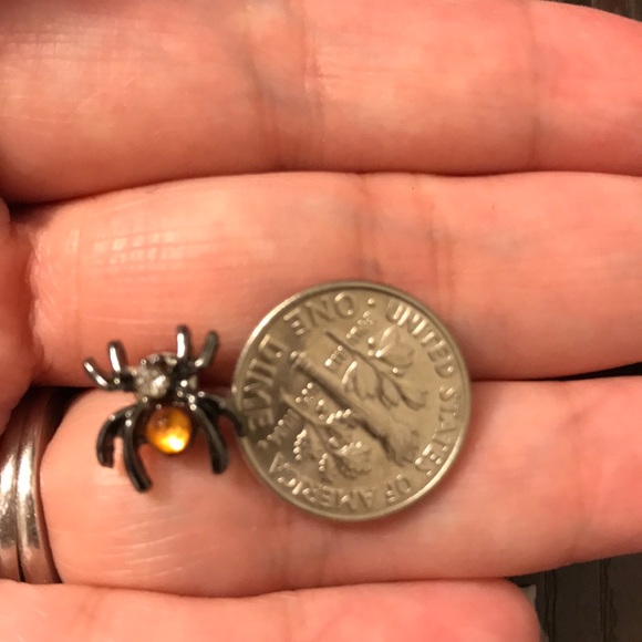 🎃 🆕 Crystal Spider Stud Earrings - Picture 3 of 5